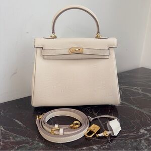 Classic Leather Hangbag Gold Lock